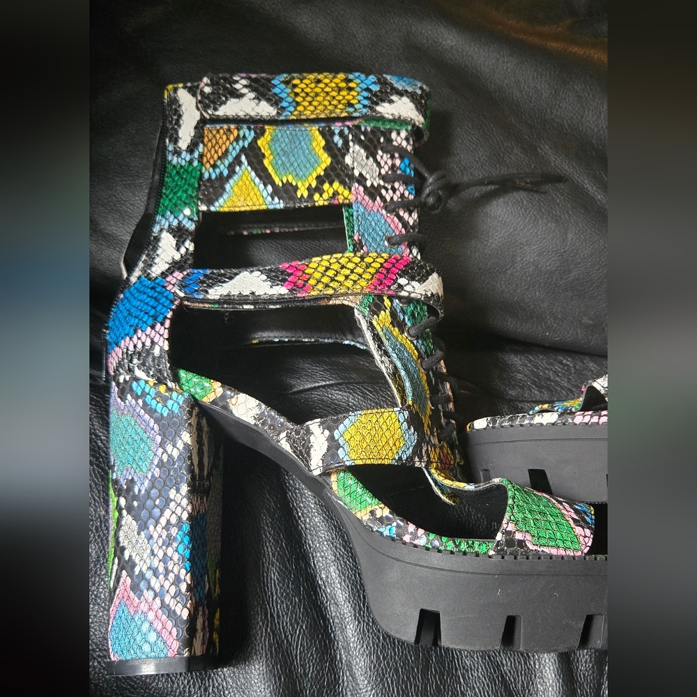 HOST PICK! 🎈🎉 Sseko Colorful Snake Print Women's Platform Heels Sz7.5 NEW - Picture 3 of 9